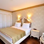 Azka Complex 5*